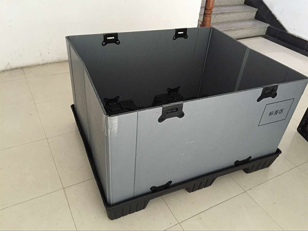 圍板箱